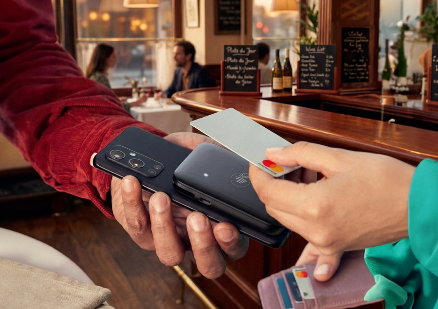 A fast contactless payment machine for modern hospitality